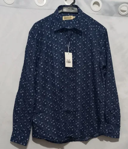 Camisa social masculina azul com estampa floral