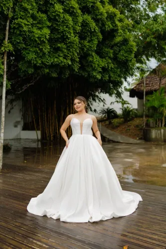 Vestido de Noiva Impecável - Elegância e Sofisticação