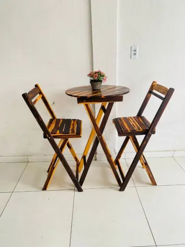 Conjunto Mesa e Cadeiras Dobráveis de Madeira