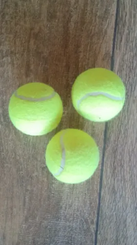 Kit com 3 Bolas de Tênis - NOVAS