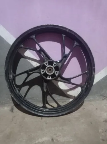 Uma Caia de motocicleta pé de galinha 22x Da Honda uma pequena rachadura mais da pra usa 