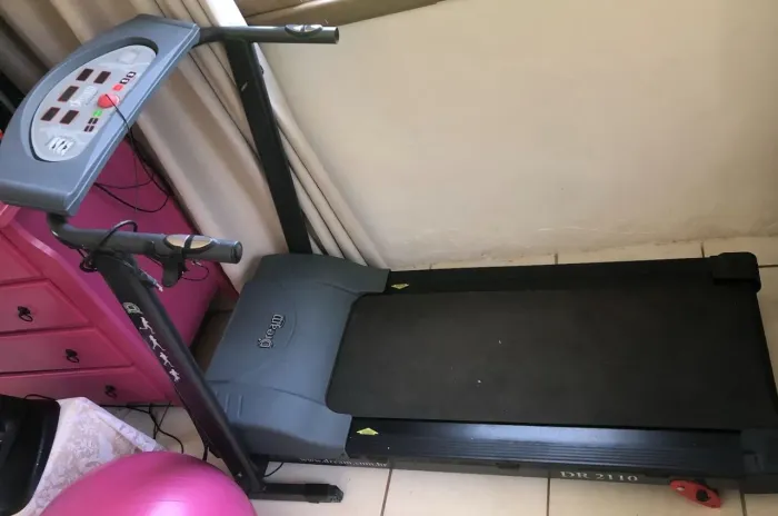 Esteira Dream DR 2110 | 2.1HP | Dobrável | Ótimo Estado