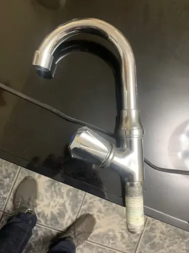 torneira curva de plastico imitando inox para banheiro com registro