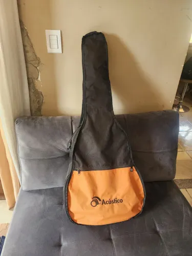 Violão Acústico com capa e acessorios muito novo .