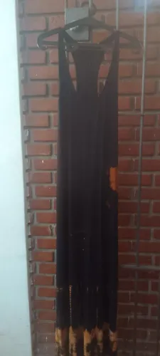 Vestido Longo Preto com Detalhes