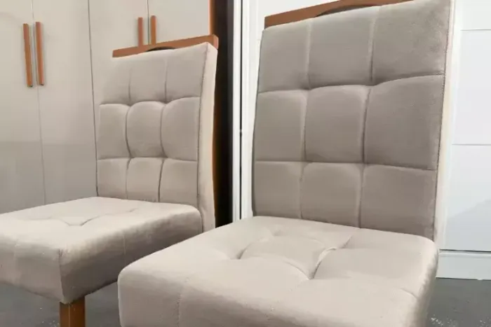 Kit Cadeiras Giulia Estofadas Tecido Veludo Boareto