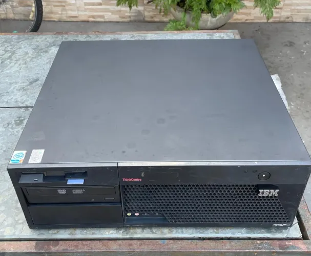 Gabinete IBM Pentium 4/3.0Ghz,Soket775,2 giga de memória Ddr400,Hd 80 giga,Windows 7