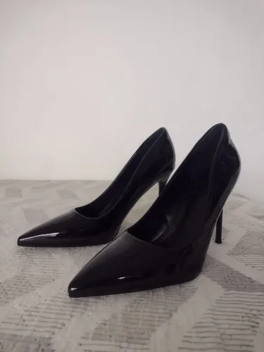 Sapato Scarpin preto envernizado novo