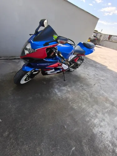 Uma verdadeira esportiva feita para quem busca adrenalina, desempenho e emoção em casa ace