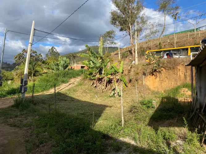 Terreno 150m² no Vale Alpino - Beira da Rua c/ Ônibus ao Lado