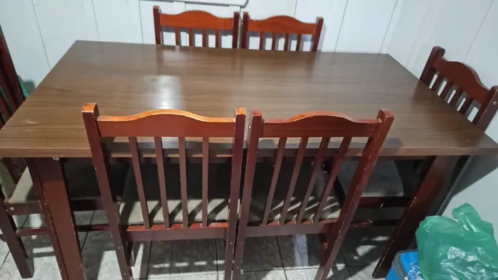 Mesa com 6 cadeiras