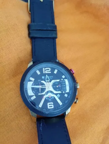 Relógio Masculino Curren, Puls de Couro, visor hardlex, cronógrafo.