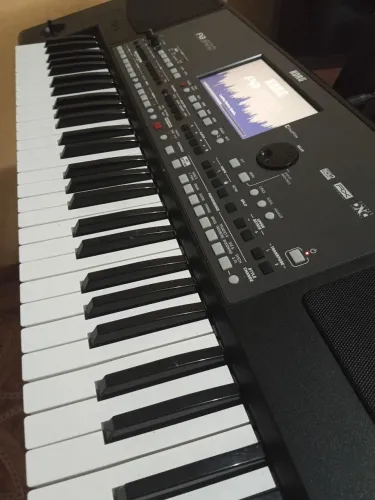 Teclado Korg pa600