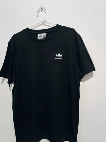Camiseta Adidas Originals na cor Preta - Tamanho M