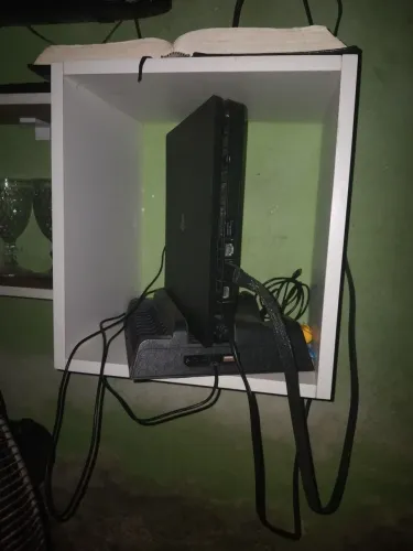 PS4 Slim 1TB em excelente estado + Controle Hall Effect + 3 Jogos + Base Cooler