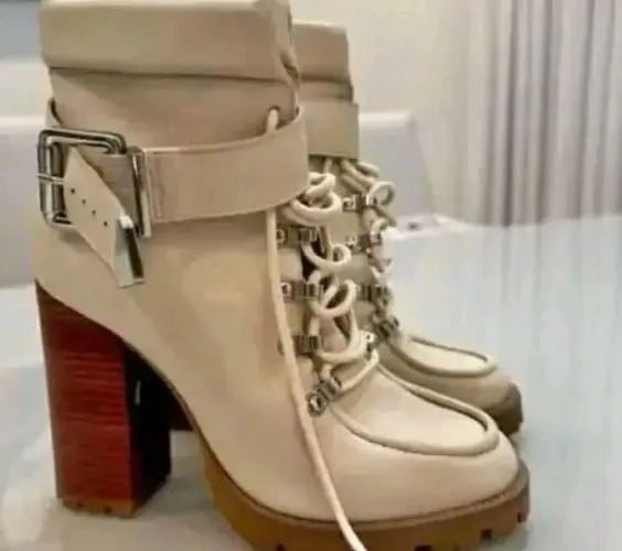 Bota e sandalia schutz
