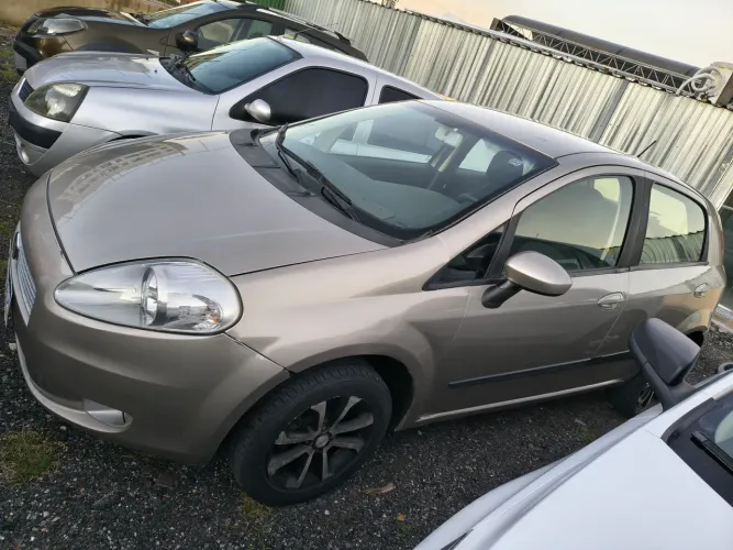 Fiat Punto Essence 1.6 Flex 16V 5P 2011
