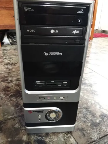 Monitor já vai com a placa mãe,dois leitor de dvd