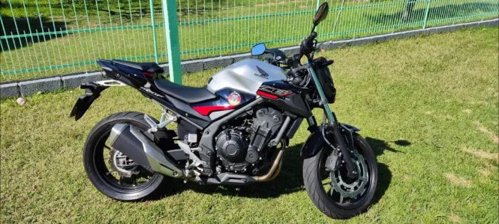 Honda Cb500f modelo 22 com 7 mil km