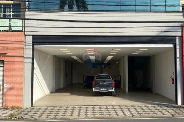 Salão na Av. Gal Carneiro, 1.821 com 470 m2 em Estrutura Pré Moldado da Premodisa em dois