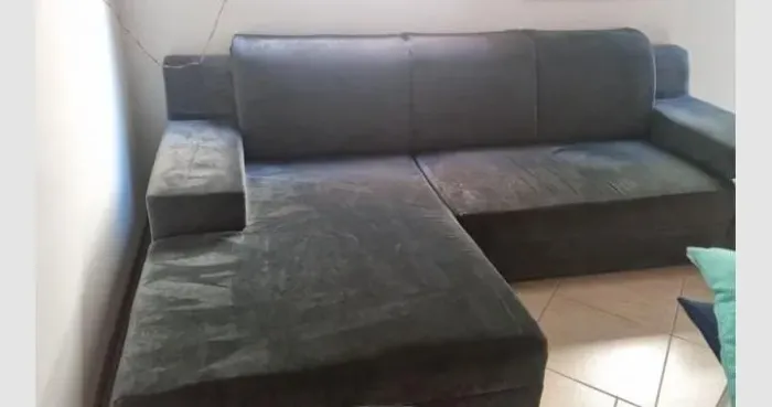 Sofá cheise em L preto usado