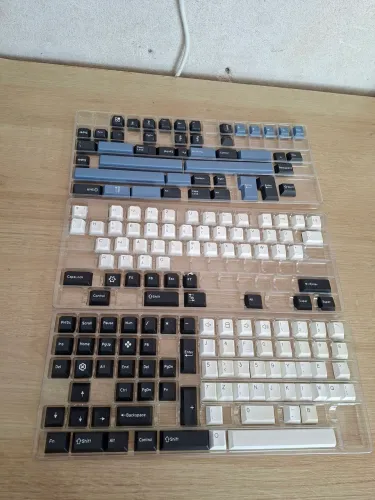 Teclado GMK67 com Gateron V3 e Keycaps GMK Arctic
