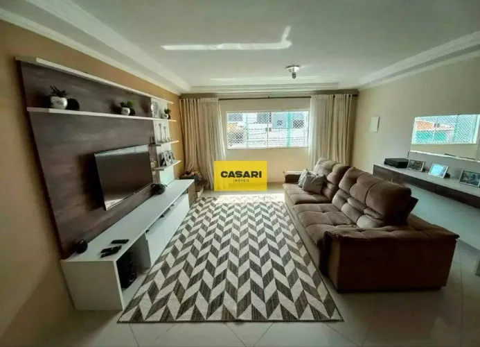 Sobrado à venda na Vila Linda, Santo André Conforto, espaço e praticidade para sua famíli