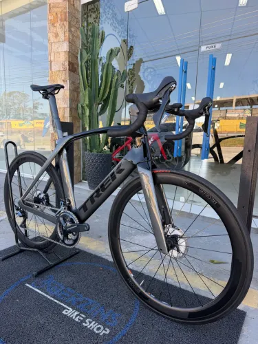 TREK MADONE SL6 CARBON DISC - 58 - SHIMANO ULTEGRA 2x11V - RODAS BONTRAGER CARBONO - NF BR