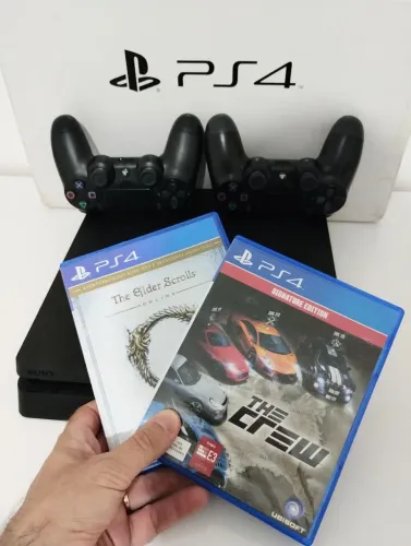 Playstation 4 slim com caixa (Aceito cartão)