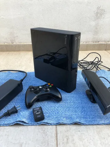 XBOX 360 com Controle e Kinect