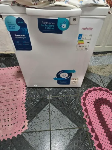 Vendo uma freezer 142lts por falta de espaço semi nova