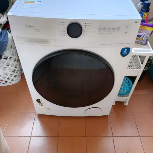 Vendo máquina lava e seca Midea seminova, funcionando perfeitamente. Contato: *