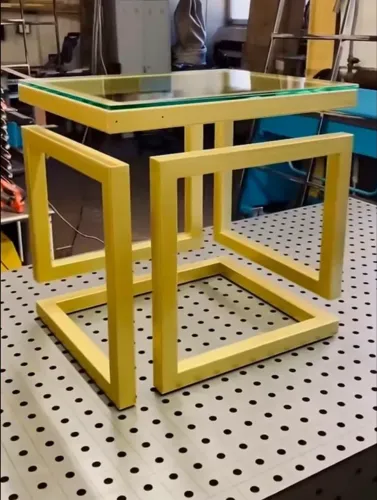 Mesa Industrial em Metalon com Tampo de Vidro | Fabricação Sob Medida