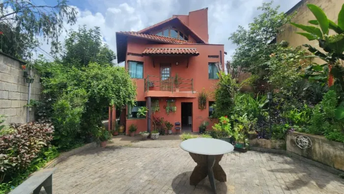 Quarto em Casa Arborizada com Tudo Incluso - ideal para UFMG