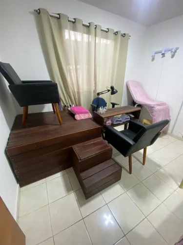 Vendo altar para manicure e pedicure + expositor de esmaltes