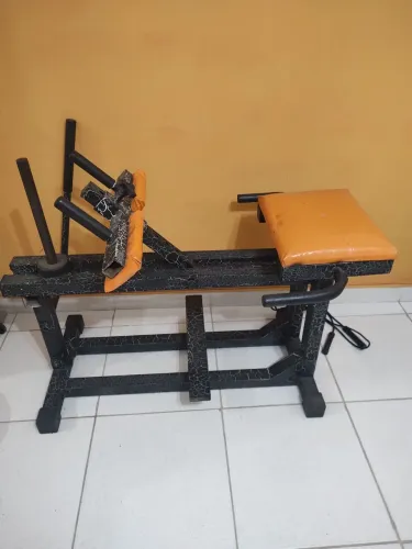 Aparelho musculação panturrilha gêmeos perna sentado banco 