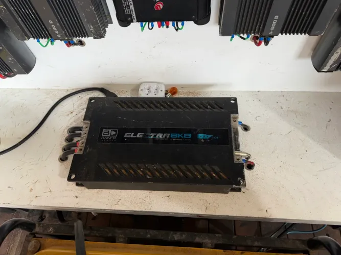 Módulo banda 8k8 está no canto funcionando 
