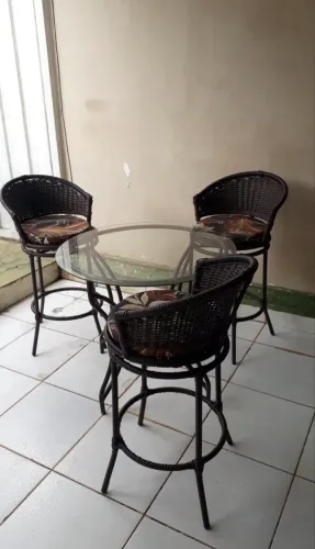 Conjunto de mesa + cadeiras