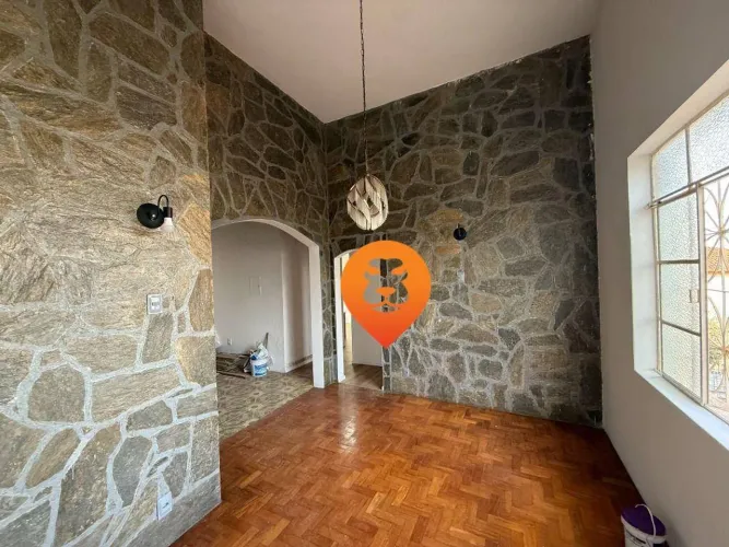 Casa com 3 dormitórios para alugar, 130 m² por R$ 3.292,00/mês - Sagrada Família - Belo Ho