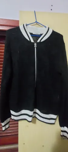 Casaco preto e branco estilo tricô