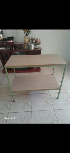 Mesa de ferro com mdf 