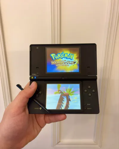 Nintendo Dsi com muitos jogos como Pokémon Mario Zelda + carregador e caneta