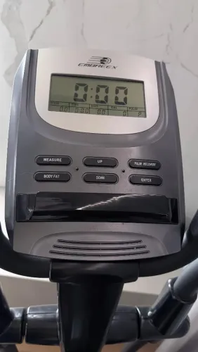 Eliptico 219, silencioso ótimo pra apartamento!