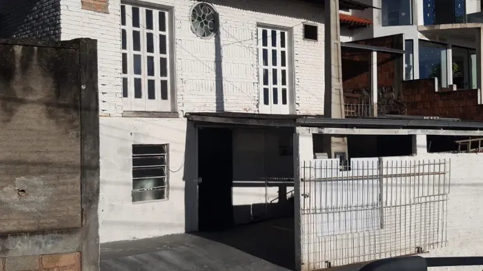 Alugo kitinete próximo shopping beira mar Ângelo laporta 