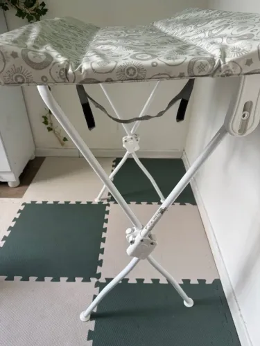 Trocador e banheira de bebê