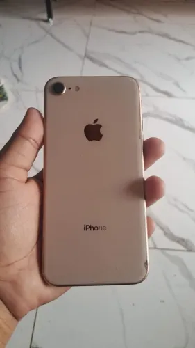 iPhone 8 bateria 80% 128 de GB aceito proposta dependendo do local vou deixar na cor doura
