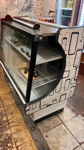 Balcão refrigerado, gelado pra padaria, doces, bolos.