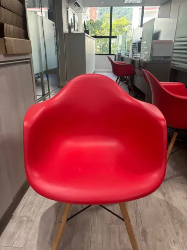 CADEIRA EAMES EIFFEL VERMELHA