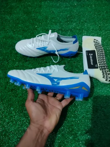 Chuteira Mizuno morelia para campo disponível no tamanho 40