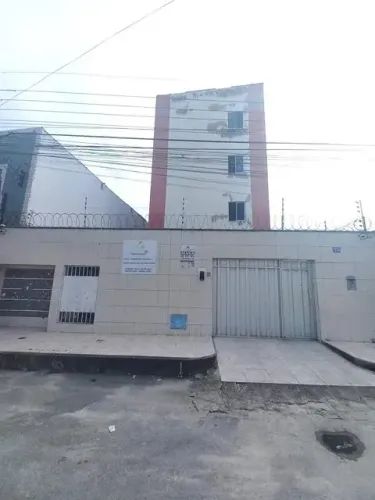 Excelente oportunidade!!! Apartamento no Montese com sala, cozinha, área de serviço, 02 qu